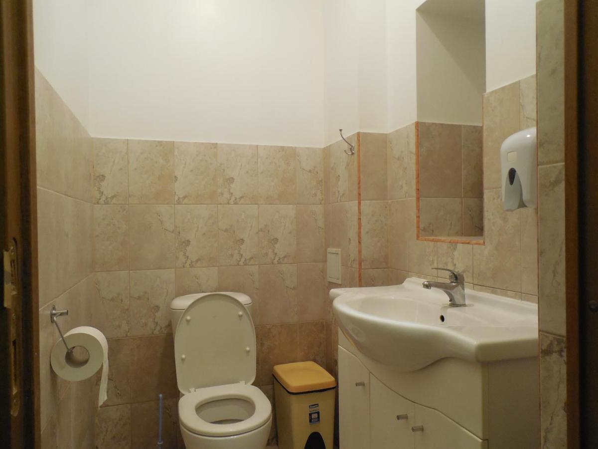 Gogol Park Hostel รีกา ภายนอก รูปภาพ